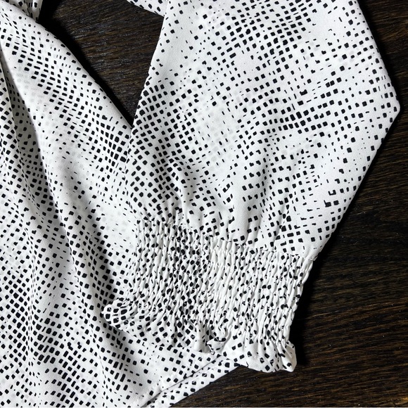 Apt. 9 Black and White Patterned Pleated Blouse - Picture 4 of 11